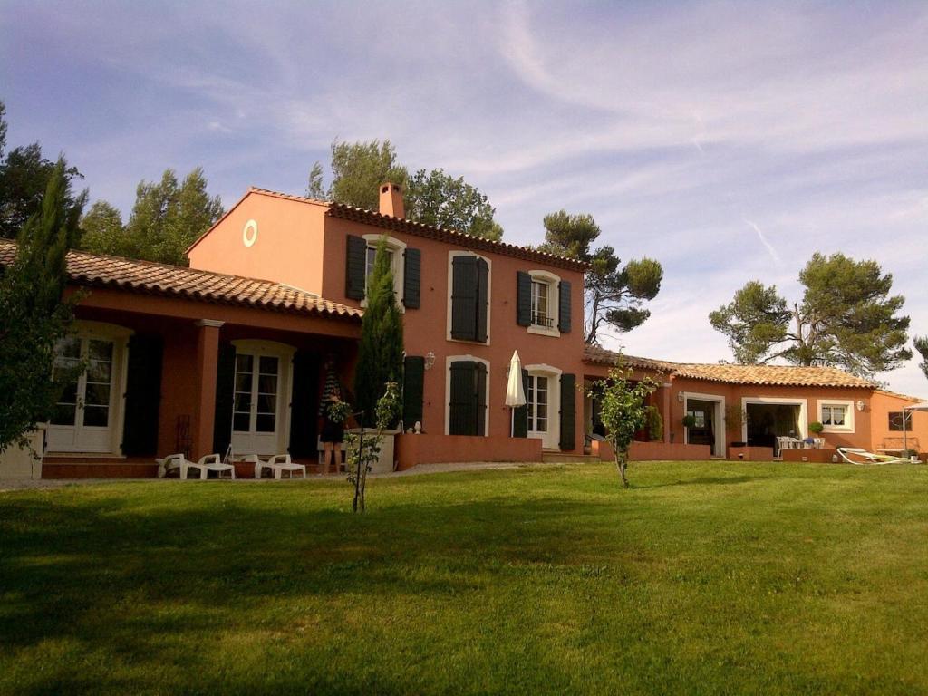 Putt Tee Country Hotel Nans les Pins Bagian luar foto
